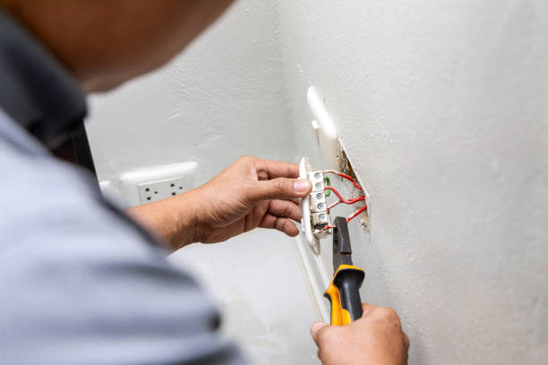 Best Commercial Electrician Services  in North Lynnwood, WA